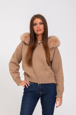 ADELE | Strickjacke mit Reißverschluss und Fellkapuze