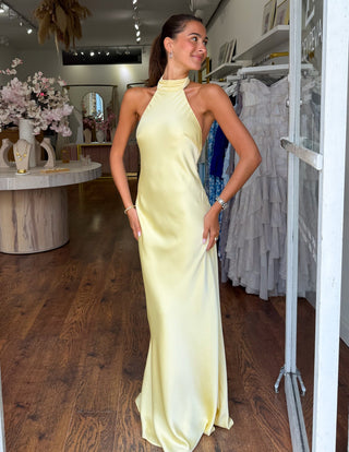 ZEYNEP | Elegantes Satin-Maxikleid mit Halter-Ausschnitt